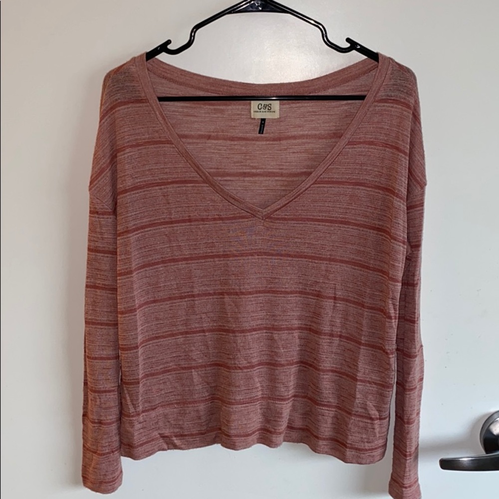 Long sleeve, v neck, striped boxy top.